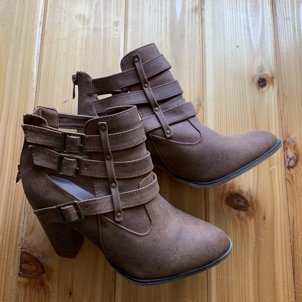 BOGO💕 Women’s Buckle Heels